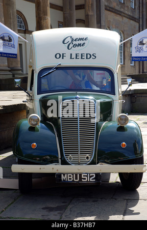 Vecchio Fordson Ice Cream Van Foto Stock