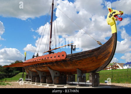 Il 'Hugin' Replica Viking Ship, Pegwell Bay, Kent, England, Regno Unito Foto Stock