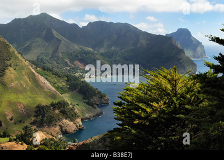 Discesa a Centinella Mountain View su Bahia Cumberland bay e San Juan Bautista village Foto Stock