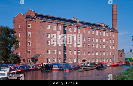 La Hovis ha mulino (1820s) e Macclesfield Marina, Macclesfield, Cheshire, Regno Unito Foto Stock