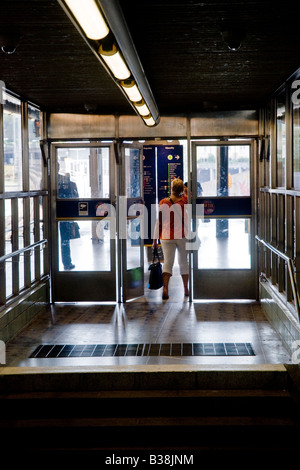 A Stoccolma la stazione della metropolitana di Gamla Stan nella Città Vecchia Foto Stock