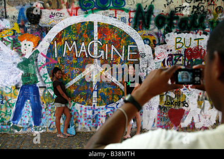 Agosto 2008 - Muro di John Lennon a Praga Repubblica Ceca Foto Stock