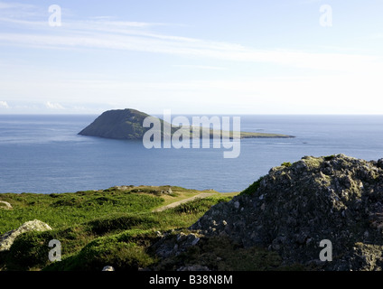Presto la sera e il sole tramonta su Bardsey Sound & Bardsey Island, Lleyn Peninsula, Gwynnedd, il Galles del Nord, Regno Unito Foto Stock
