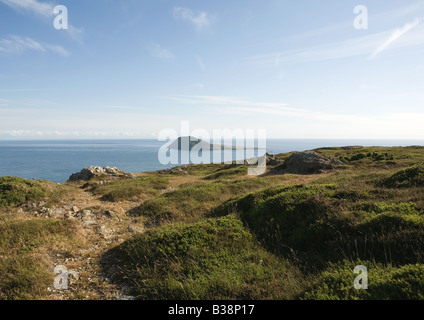 Presto la sera e il sole tramonta su Bardsey Sound & Bardsey Island, Lleyn Peninsula, Gwynnedd, il Galles del Nord, Regno Unito Foto Stock