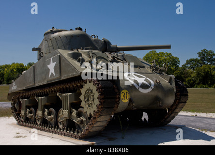 Un vintage americano-costruito la II Guerra Mondiale M4 Sherman serbatoio, utilizzato da entrambi i britannici e gli eserciti americani. Foto Stock