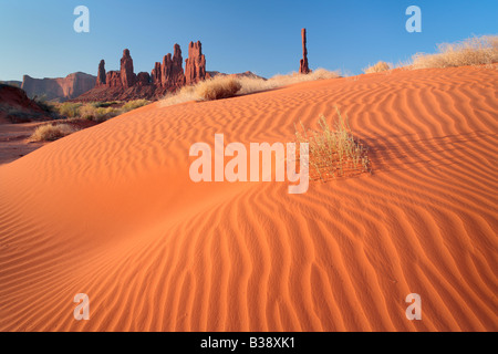 Le dune di sabbia vicino Yei-bi-Chai rocce (Totem) nella Monument Valley, Arizona Foto Stock