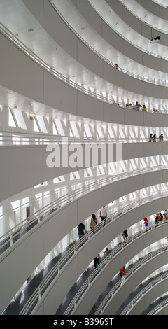 Vista interna del 2008 Expo di Zaragoza Water Tower Foto Stock