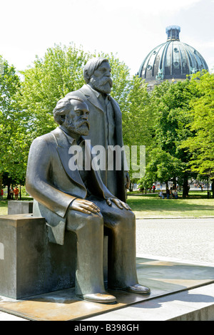 Deutschland, Berlino, Karl Marx und Friedrich Engels Denkmal, Germania Berlino Marx ed Engels monumento Foto Stock