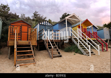 Capanne sulla spiaggia al tramonto, Wells-Next-il-Mare, Norfolk Foto Stock