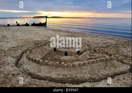 La spiaggia e il sandcastle al tramonto, Wells-Next-il-Mare, Norfolk Foto Stock