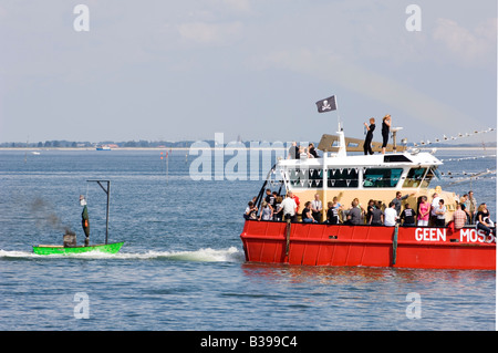 Fresa di mitili per protestare contro il divieto previsto sulla cattura di mitilo sementi in natura area protetta. Zeeland, Paesi Bassi Foto Stock