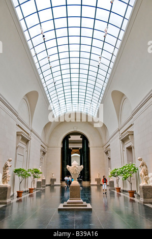 WASHINGTON DC, Stati Uniti d'America - La Galleria Nazionale di Arte è un museo di arte, situato sul National Mall di Washington, D.C. Il museo fu istituito nel 1938 dal Congresso degli Stati Uniti, con i fondi per la costruzione e per una notevole collezione d'arte donata da Andrew W. Mellon più grandi opere d'arte donata dal Lessing J. Rosenwald, arte italiana contributi da Samuel Henry Kress e più di duemila sculture, dipinti, pezzi di arte decorativa, e porcellane da Joseph E. Widener. Come un risultato di lasciti come questi, la National Gallery ospita oggi una delle più belle collezioni di Western pa Foto Stock