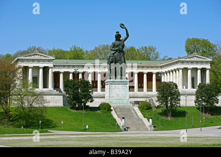 Bavaria mit Ruhmeshalle in Muenchen, Germania Monaco di Baviera statua e hall of fame Foto Stock