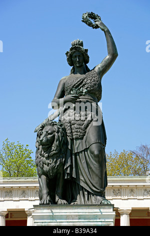 Bavaria mit Ruhmeshalle in Muenchen, Germania Monaco di Baviera statua e hall of fame Foto Stock