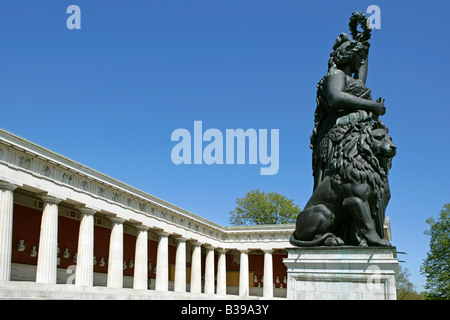 Bavaria mit Ruhmeshalle in Muenchen, Germania Monaco di Baviera statua e hall of fame Foto Stock