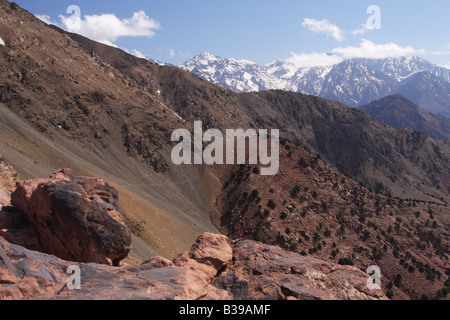 Vista del Jebel Toubkal massiccio da Oukaimeden, Marocco Foto Stock