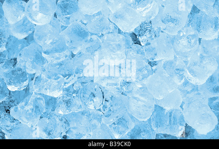 Freddo blocchi di ghiaccio acqua cubetti di tonalità di blu freeze si è bloccato congelati cubetti di ghiaccio iceberg Foto Stock