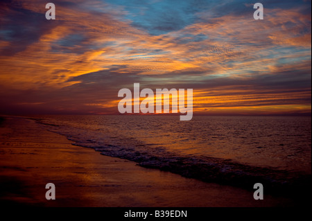 Immagine presa di un colorato sunrise foto scattata sulla spiaggia meridionale di Jekyll Island Georgia Foto Stock