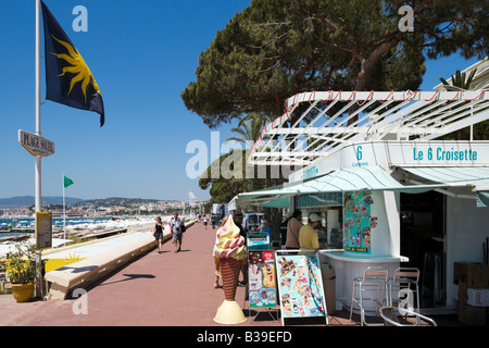 Snack chiosco sulla Promenade de la Croisette, Cannes, Cote d'Azur, Provenza, Francia Foto Stock