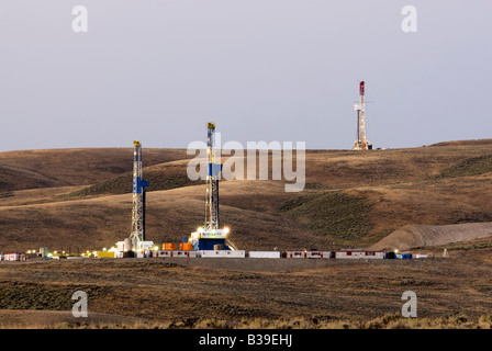 Nuovo olio e gas attività di perforazione all'alba nel Wyoming Foto Stock