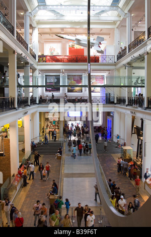 La sala principale del Museo della Scienza di Londra Kensington Foto Stock