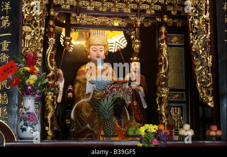 Statua del taoista di salvia Ma Zu o Ma Chu Po ( nome originale Lin Mo Niang ) , la dea del mare , Thian Hock Keng Temple. Foto Stock