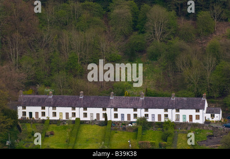 Inizio del XIX secolo case a schiera alloggiamento industriale costruito nel 1804 per i lavoratori di ferro a Cwmavon vicino a Blaenavon South Wales UK Foto Stock