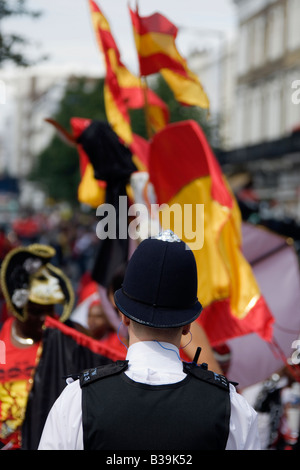 La metropolitana di Londra funzionario di polizia in servizio presso il carnevale di Notting Hill 2008 Foto Stock