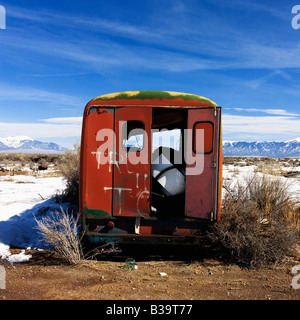 Il paesaggio rurale in Colorado nevoso di aprire carrello abbandonati Foto Stock