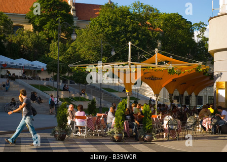 Ristorante Terrazza lungo Gedimino Prospektas boulevard in Vilnius Lituania Europa Foto Stock