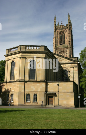Città di Derby, Inghilterra. La facciata est vista di Derby di tutti i santi " il Duomo dalla cattedrale verde. Foto Stock