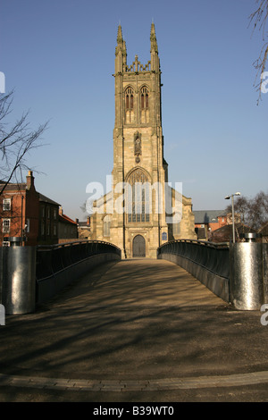 Città di Derby, Inghilterra. Il 1844 Augustus Pugin progettato la Chiesa di St Mary (RC) a Derby il ponte di gate. Foto Stock