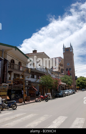 Villa General Belgrano main street una tipica città tedesca di Calamuchita Cordoba Argentina vista verticale Foto Stock