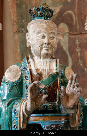 La Dinastia Ming porcellanato la figura di una divinità daoista nel British Museum a Londra Foto Stock