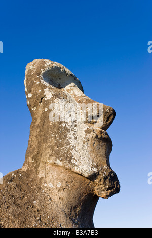 Sud America, Cile, Rapa Nui, Isola di Pasqua, Tongariki, lone monolithic gigante di pietra Moai statua Foto Stock