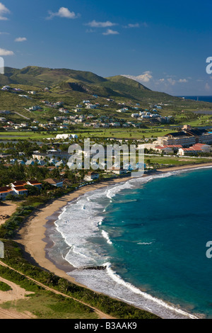 Caraibi, St Kitts e Nevis, Saint Kitts, Frigate Bay, fregata spiaggia a nord Foto Stock
