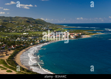 Caraibi, St Kitts e Nevis, Saint Kitts, Frigate Bay, fregata spiaggia a nord Foto Stock
