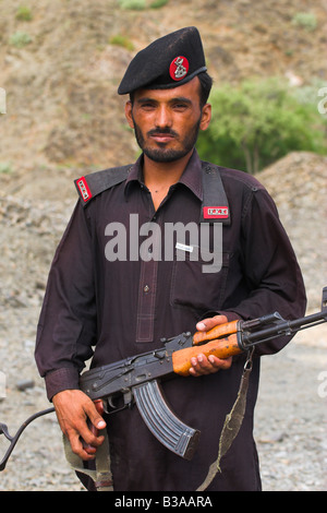 Il Pakistan, Provincia di Frontiera del Nord Ovest, Hindu Kush, Khyber Pass , soldato Foto Stock