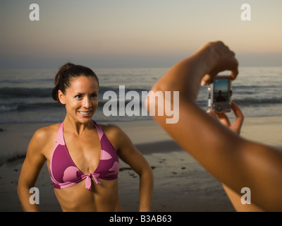 Donna ispanica avente fotografia scattata Foto Stock