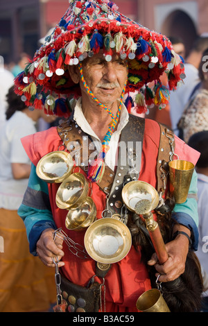 I venditori di acqua in Piazza Jemaa El Fna a Marrakech marocco Foto Stock