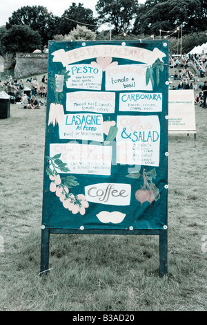Menu alimentare al Greenman festival 2008 Glanusk Park Brecon Beacons Galles U K Foto Stock