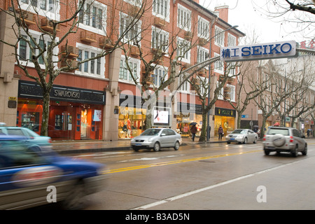 Western costosi negozi di marca su Central Huaihai Road, Shanghai Foto Stock