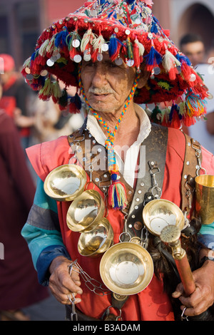 I venditori di acqua in Piazza Jemaa El Fna a Marrakech marocco Foto Stock