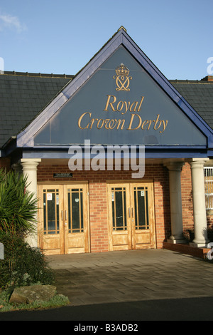 Città di Derby, Inghilterra. Negozio della fabbrica entro il Royal Crown Derby porcellana fabbrica di produzione a Derby's Osmaston Road. Foto Stock