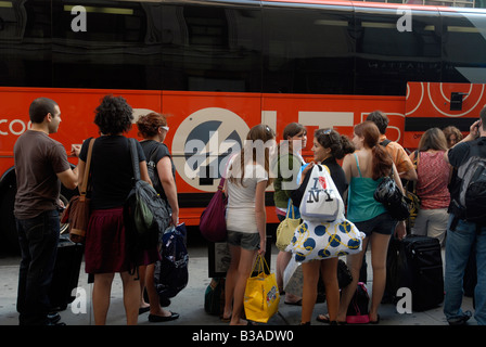 I viaggiatori a bordo di un BoltBus legato per Boston a New York martedì 5 agosto 2008 Richard B Levine Foto Stock