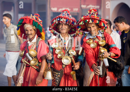 I venditori di acqua in Piazza Jemaa El Fna a Marrakech marocco Foto Stock