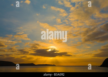 Alba panorama su Freshwater East in Pembrokeshire Wales UK Foto Stock