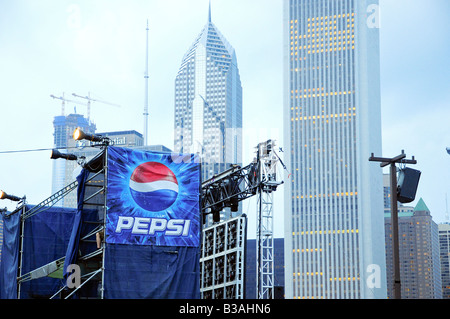 Chicago Blues Festival Sound Control Tower & sullo skyline di Chicago Foto Stock