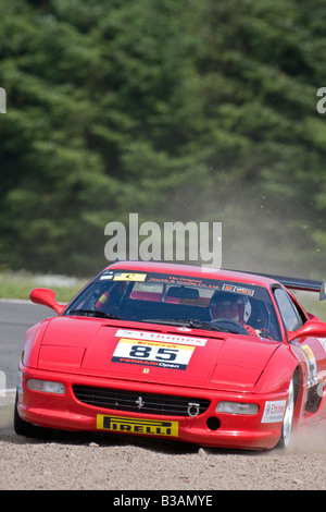 La Ferrari F355 Challenge fuori strada in ghiaia Knockhill Fife Scozia 2008 Foto Stock