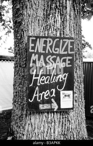 Segno di massaggio al Greenman festival 2008 Glanusk Park Brecon Beacons Galles U K Foto Stock